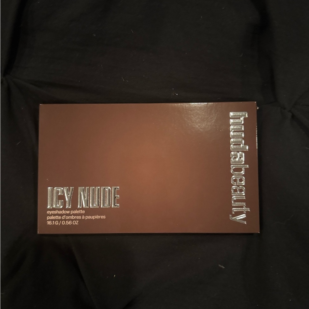 HUDA BEAUTY Icy Nude Eyeshadow Palette